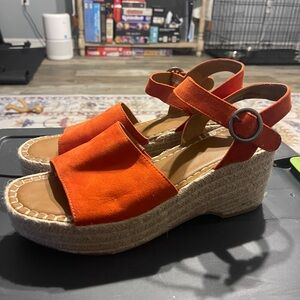 Universal Thread Chunky Sandal